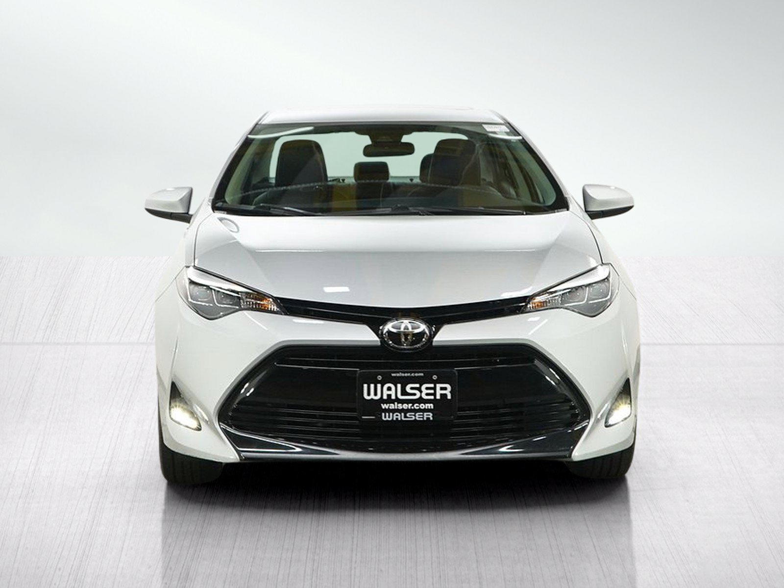 Used 2017 Classic Silver Metallic Toyota Xle image 8