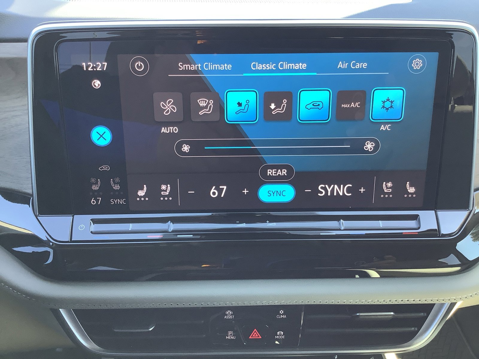 2025 Volkswagen Atlas SE w/Tech - Photo 18