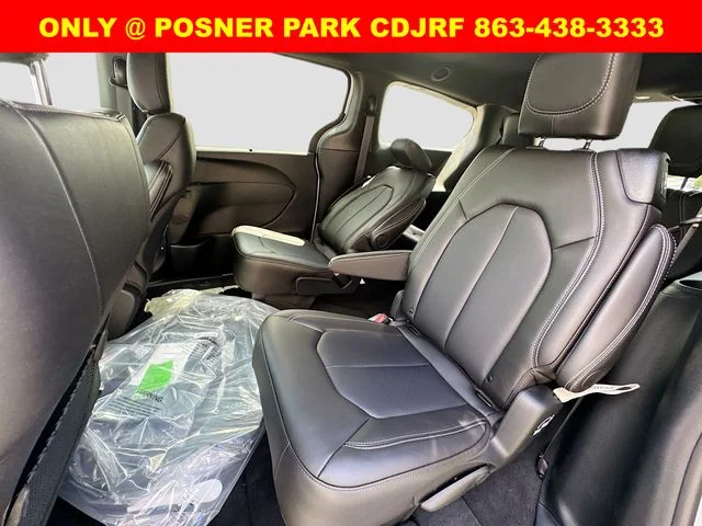 New 2026 Bright White Clear-Coat Exterior Paint Chrysler  image 23