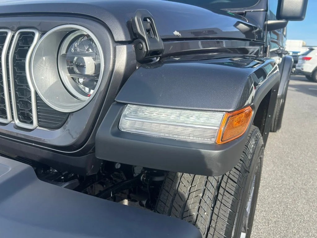 2026 Jeep Wrangler 4-Door Sahara - Photo 12