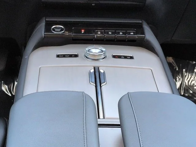 Used 2025 White Lincoln Reserve image 20