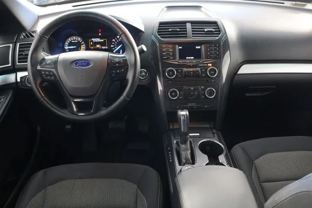 Used 2017 Silver Ford XLT image 2