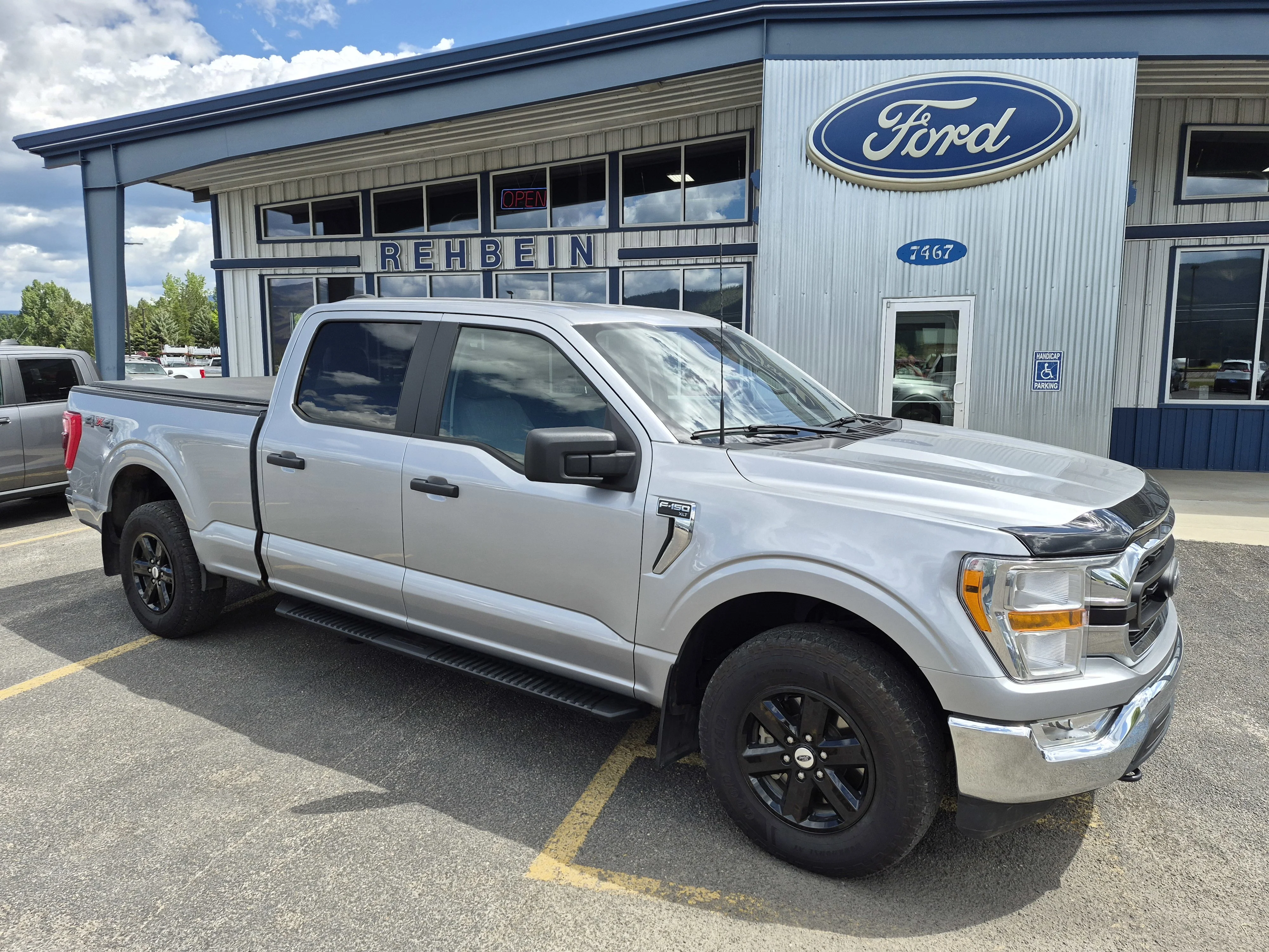 Used 2022 Silver Ford XLT image 1