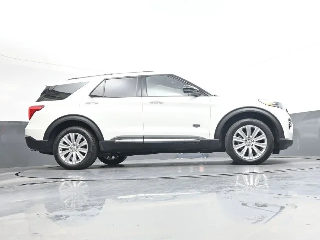 Used 2023 White Metallic Ford King Ranch image 34
