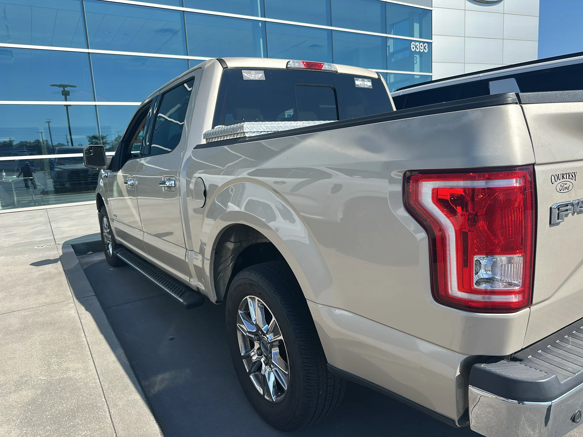 Used 2017 White Gold Ford XLT image 4