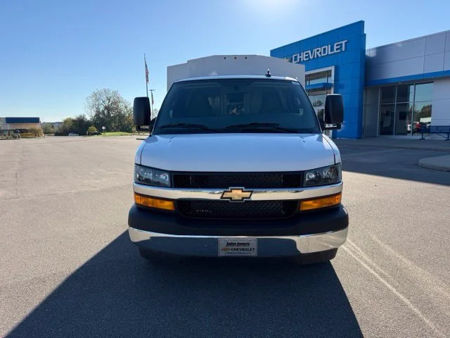 New 2026 Summit White Chevrolet 1WT image 15