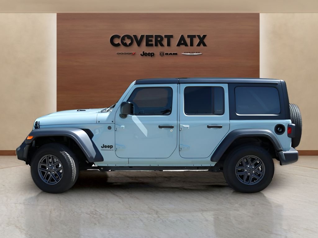 Used 2024  Jeep Sport S image 2