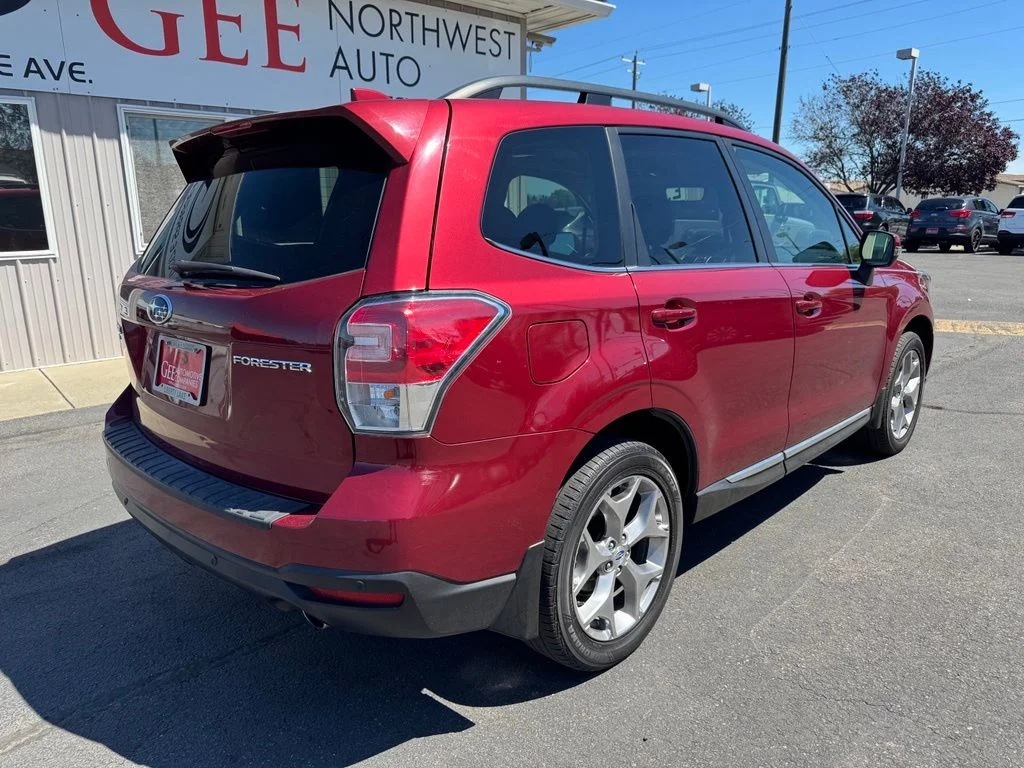 Used 2018 Red Subaru 2.5i Touring image 3