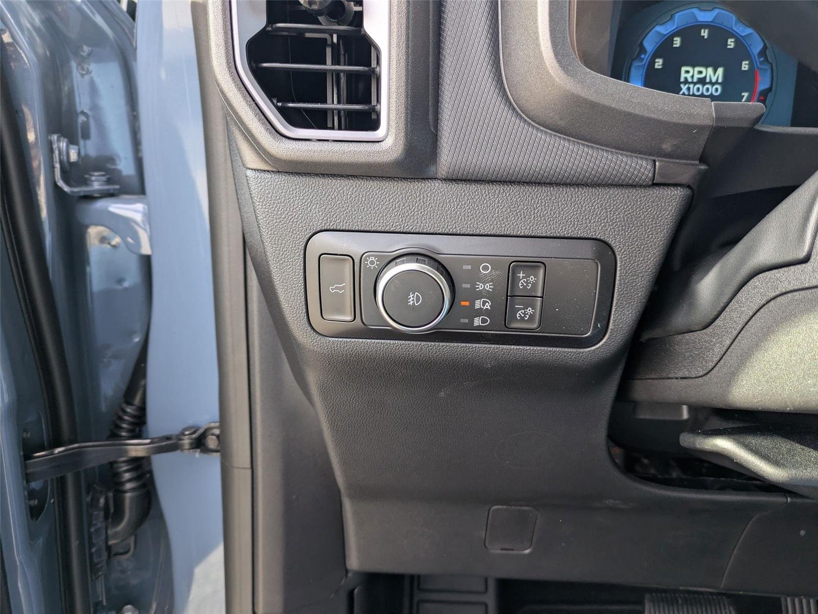 New 2025 Azure Gray Metallic Tri-Coat Ford Outer Banks® image 23