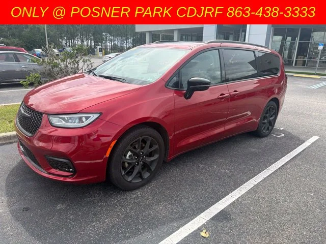 Used 2025 Red Chrysler Limited image 1