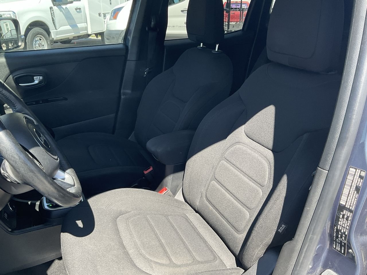 Used 2019 BLUE Jeep Latitude image 11