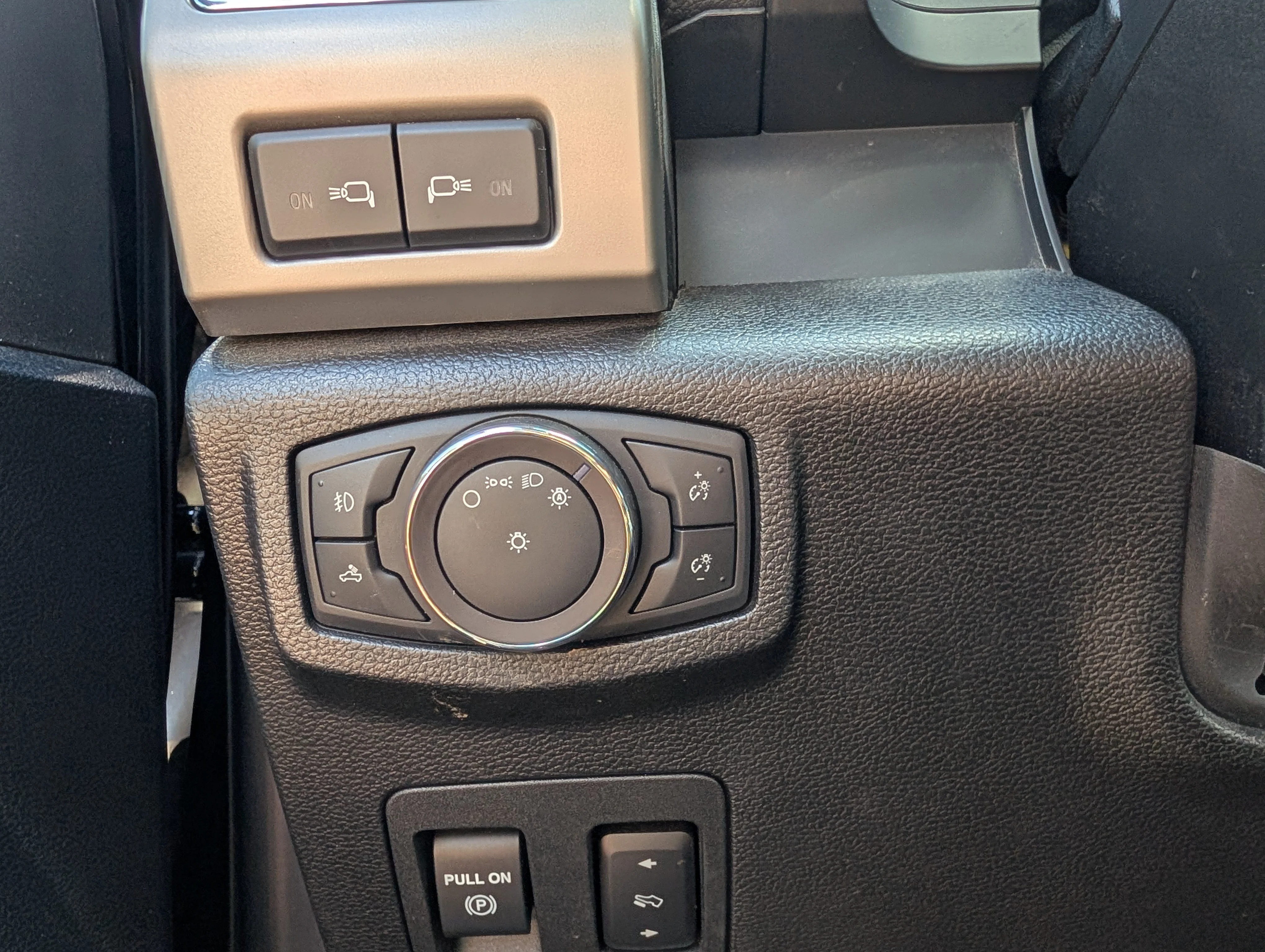 Used 2019 Agate Black Metallic Ford LARIAT image 32