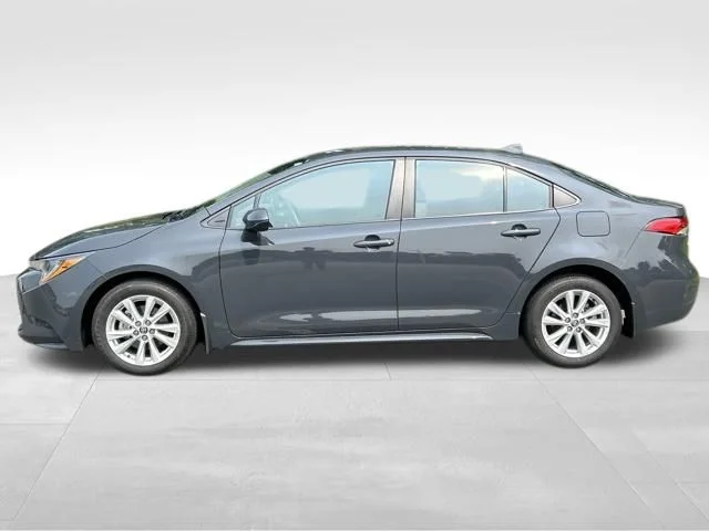 Used 2024  Toyota LE image 2
