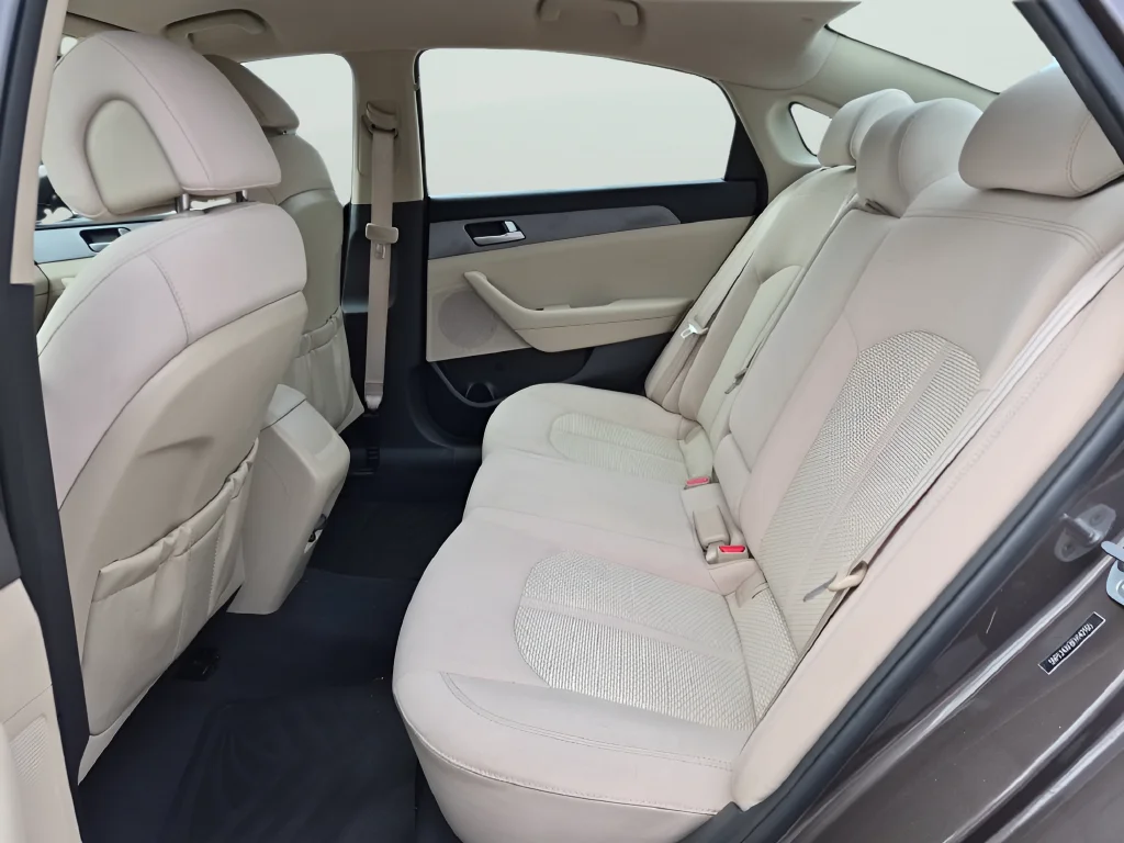 Used 2015 Brown Hyundai SE image 30