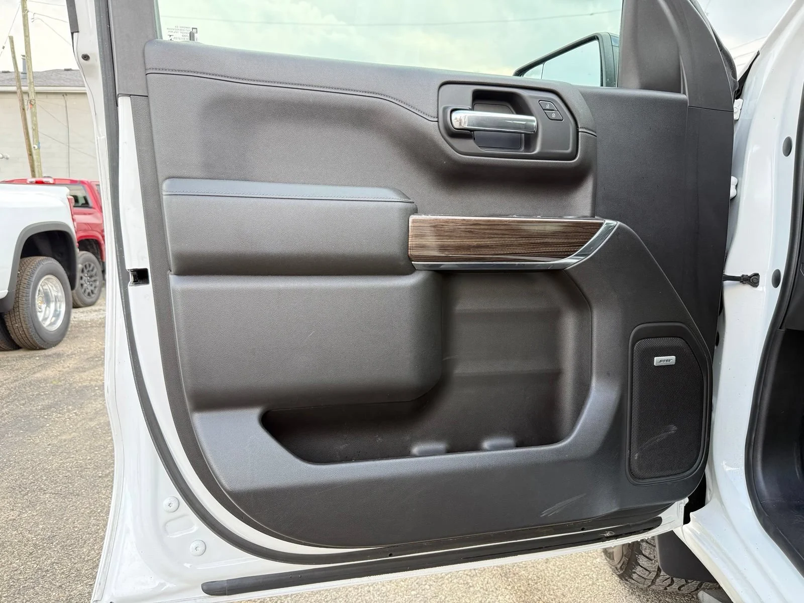 Used 2019 SUMMIT WHITE Chevrolet RST image 13