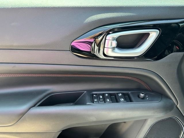 New 2026 Bright White Clear-Coat Exterior Paint Jeep Trailhawk image 11