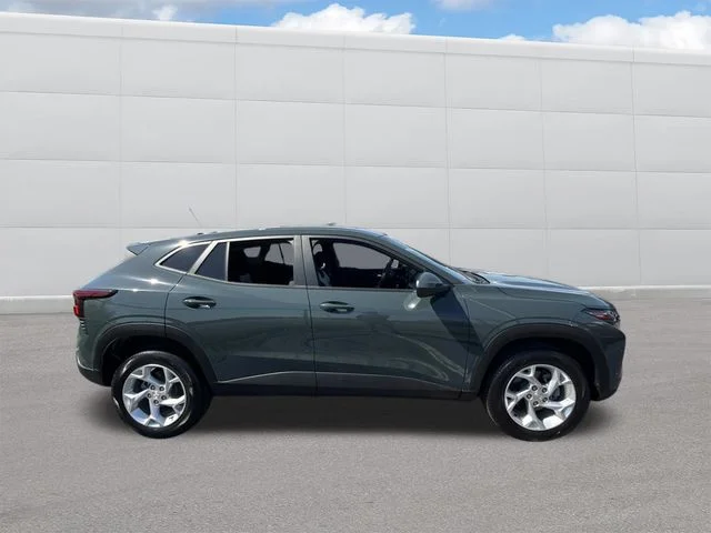 Used 2025 Gray Chevrolet LS image 9