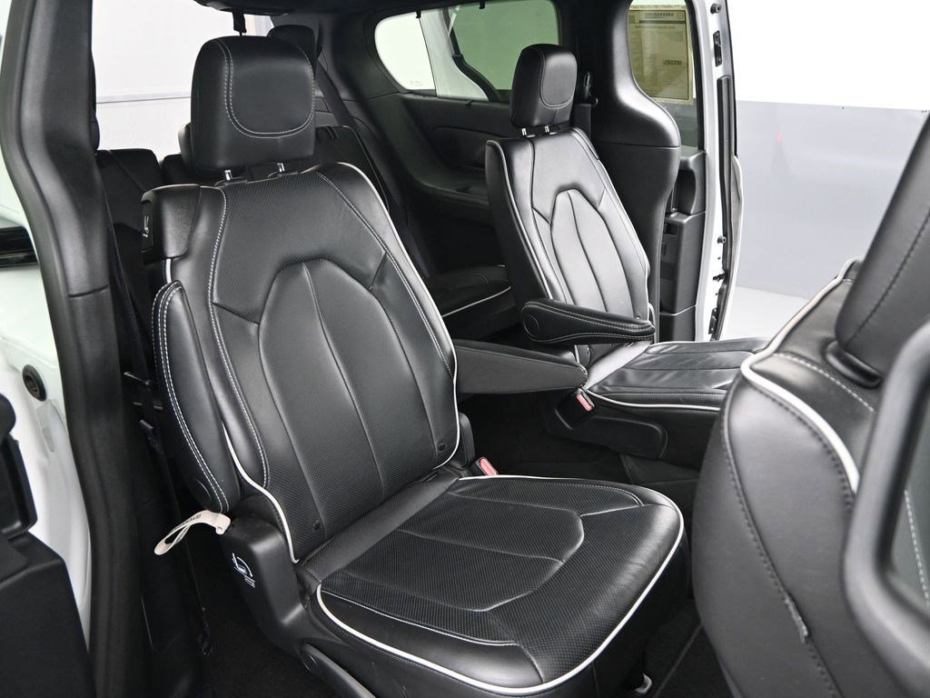 Used 2025 Bright White Clearcoat Chrysler Limited image 24