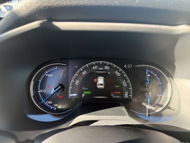 2025 Toyota RAV4 SE - Photo 12
