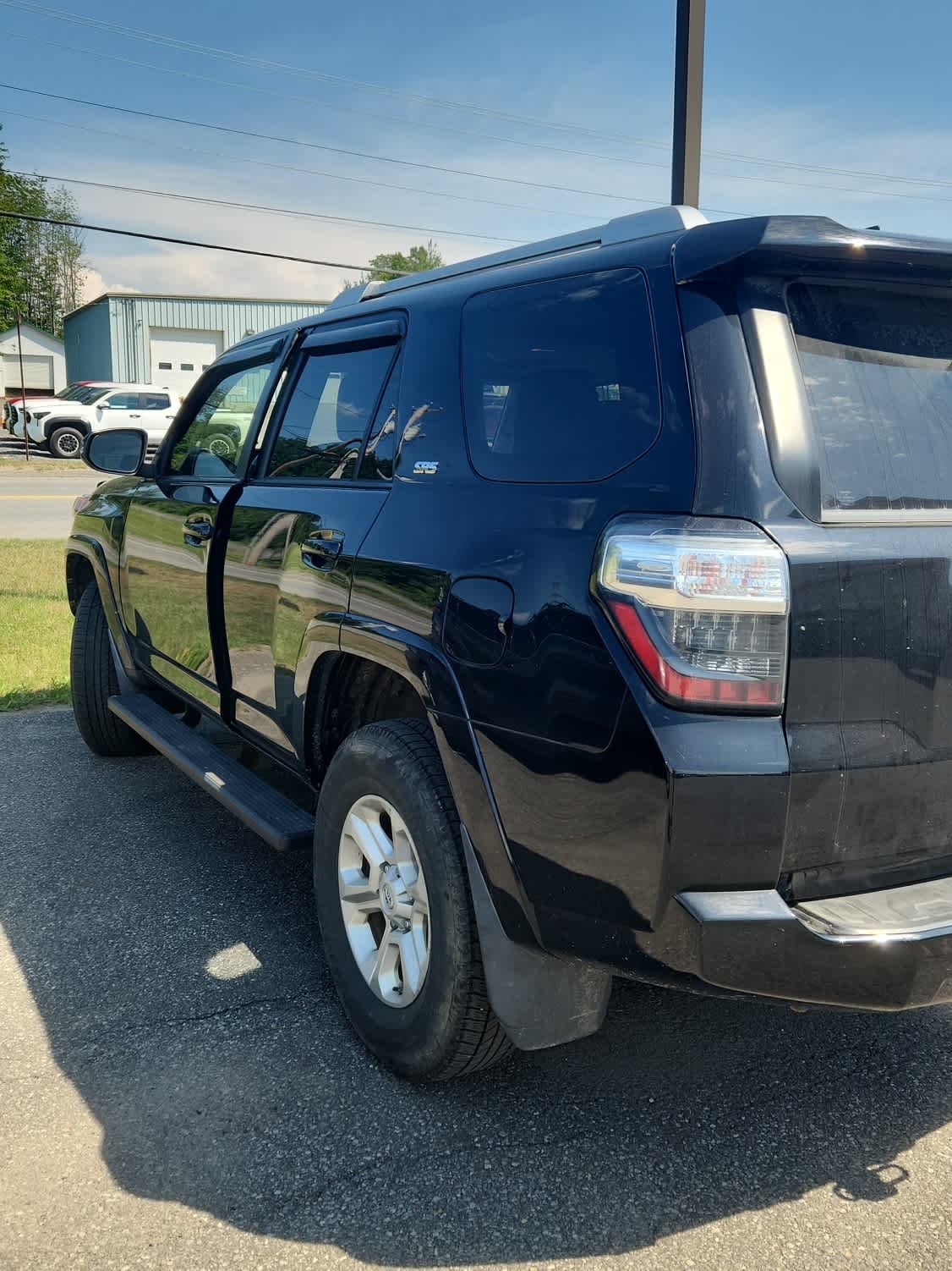 Used 2018 Midnight Black Metallic Toyota SR5 Premium image 4