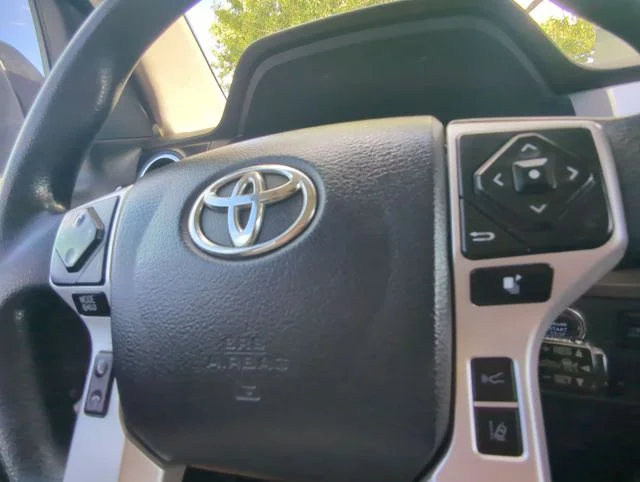 Used 2020 White Toyota SR5 image 10