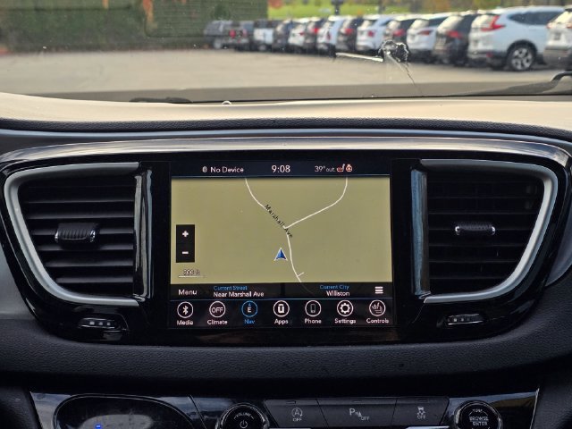 Used 2020  Chrysler Touring L Plus image 4