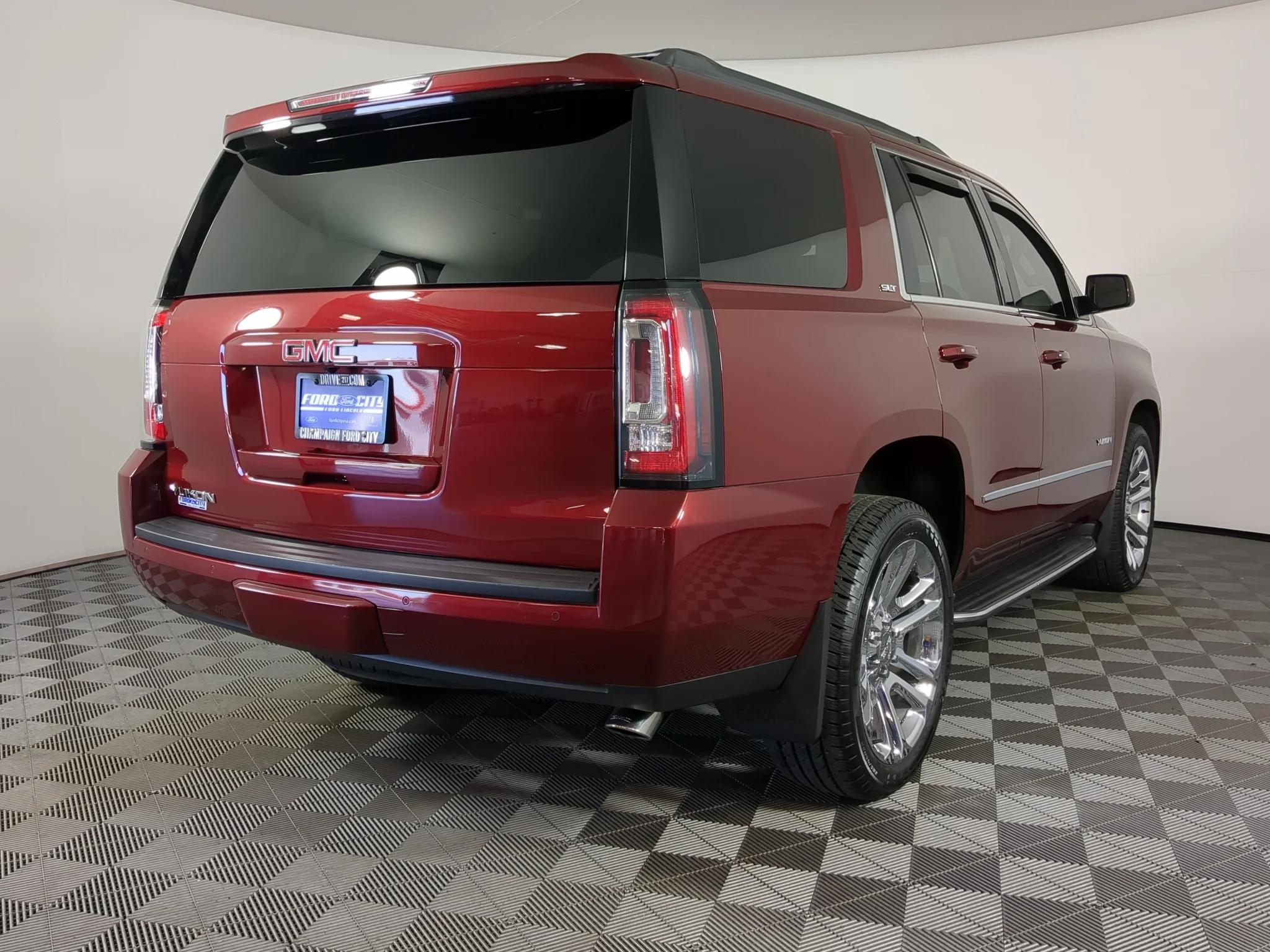 Used 2018 Crimson Red Tintcoat GMC SLT image 10