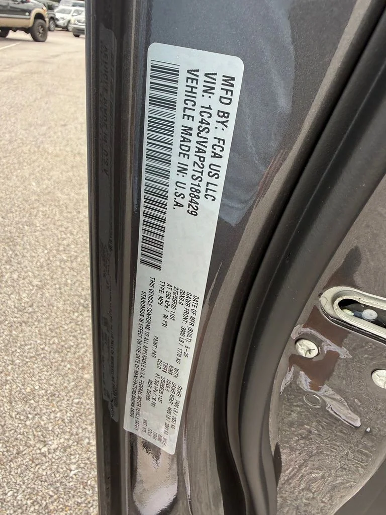 New 2026 Baltic-Gray Metallic Clear-Coat Exterior Paint Jeep Upland image 24