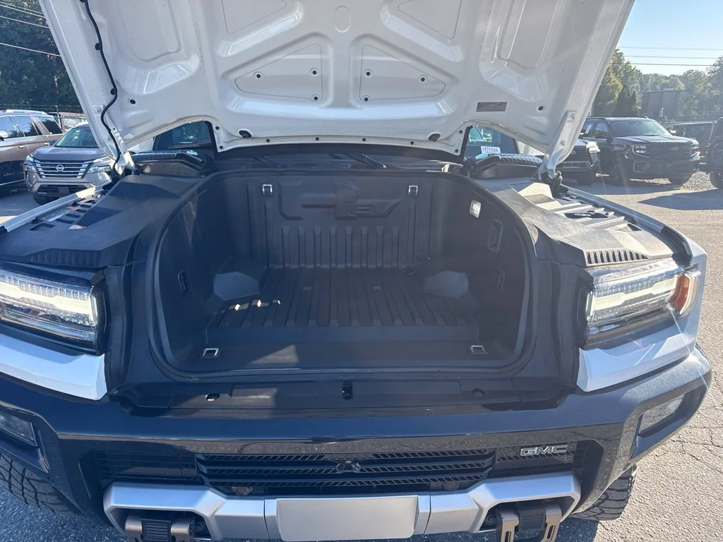 Used 2024 White GMC 2X image 34