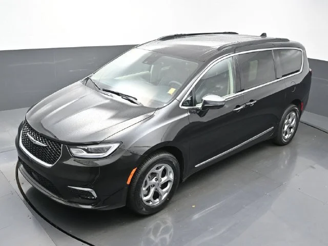 Used 2023 Black Chrysler Limited image 39