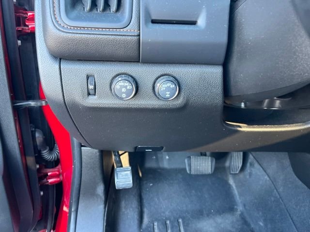 Used 2022 Red GMC AT4 w/Leather image 31