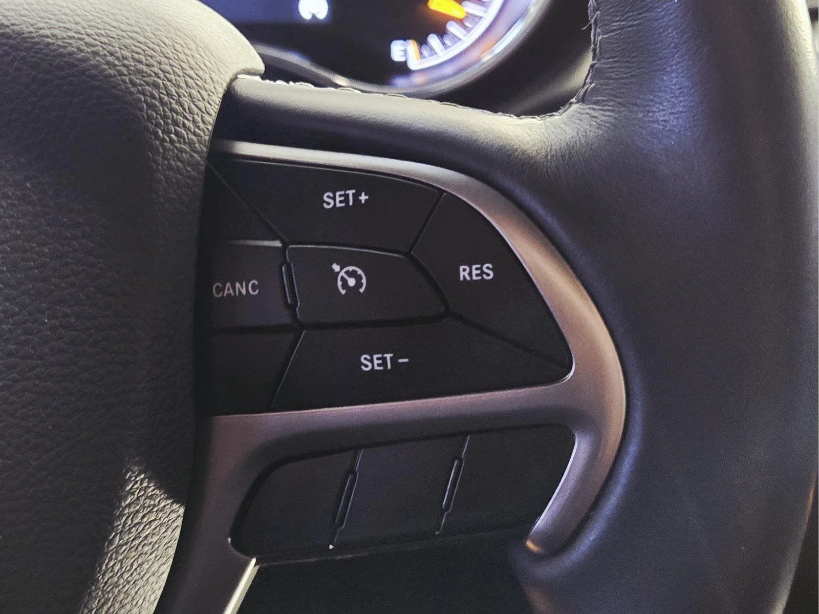 Used 2019 Diamond Black Crystal Pearlcoat Jeep Overland image 17