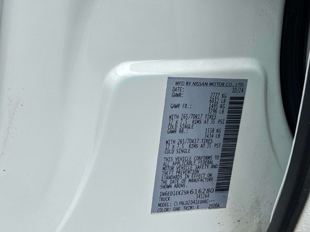 Used 2025 White Nissan PRO-4X image 32