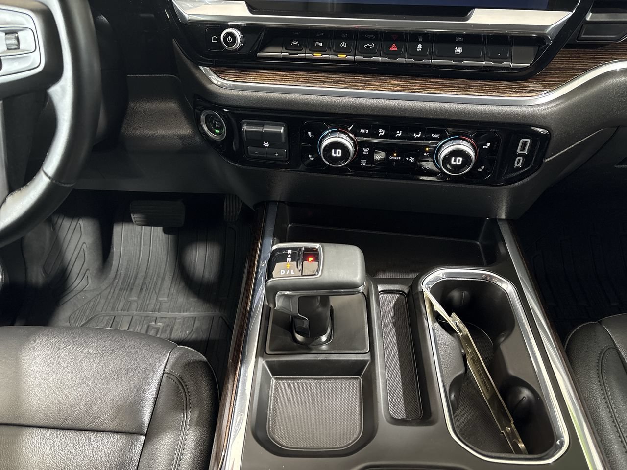 Used 2024 Summit White GMC Elevation image 21