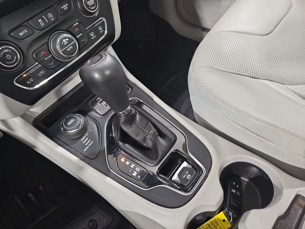 Used 2019 Beige Jeep Limited image 25