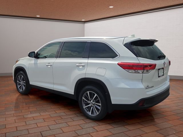 Used 2019 White Toyota XLE image 31