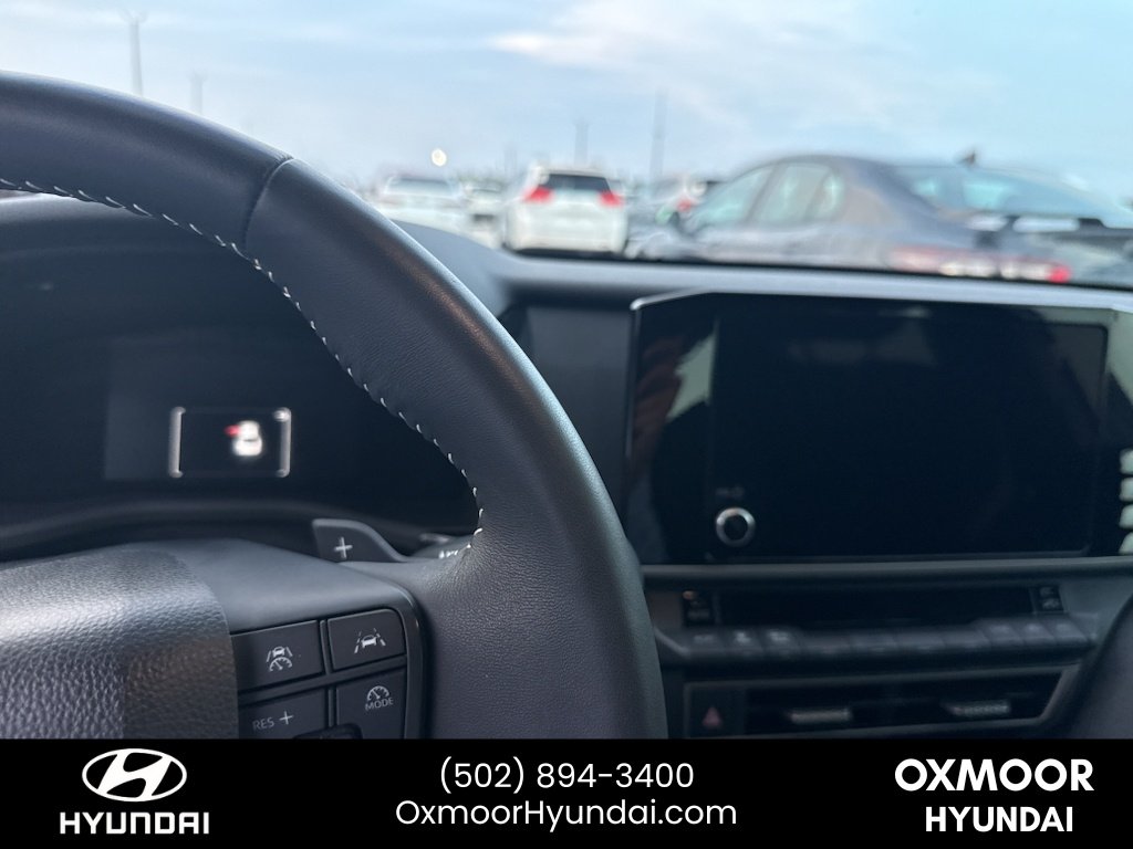Used 2025 Ice Cap Toyota SE image 5