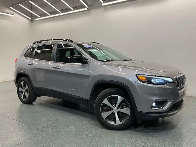 Used 2022 Silver Jeep Limited image 2