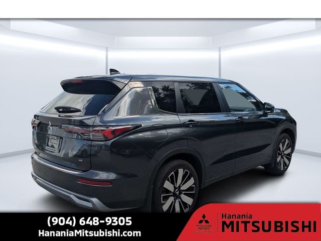 Used 2025 Gray Mitsubishi SE image 3
