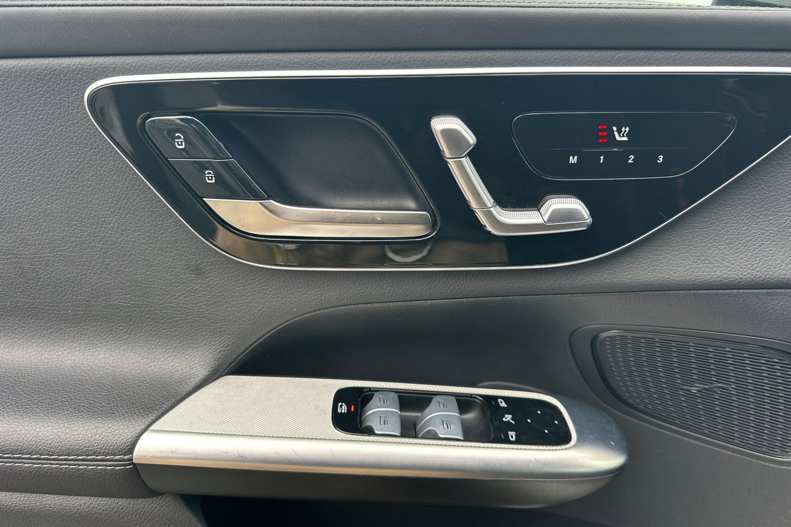 2024 Mercedes-Benz GLC GLC300 - Photo 12