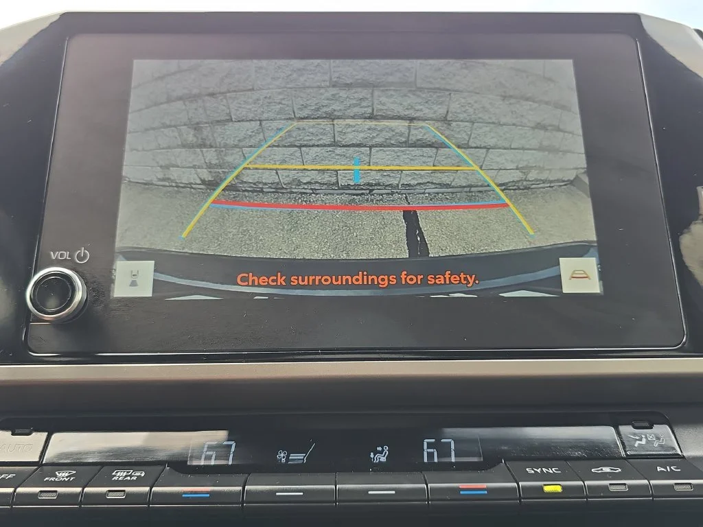 Used 2025  Toyota SE image 22