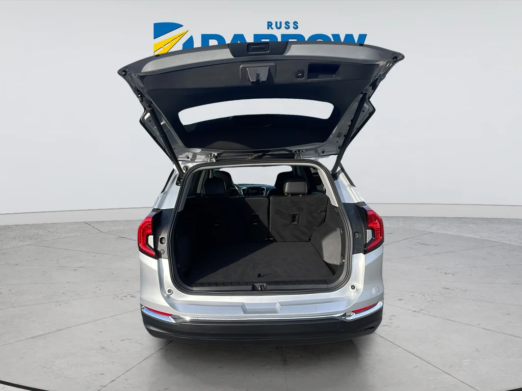 Used 2022 Silver GMC SLT image 31