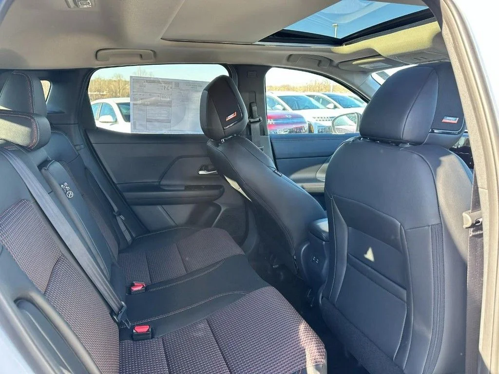 New 2026 White Nissan SR image 4