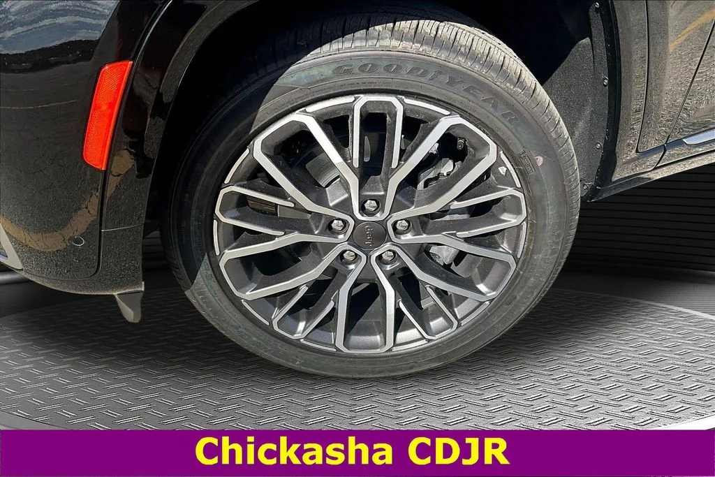 New 2026 Diamond Black Crystal Pearl-Coat Exterior Paint Jeep Summit image 13