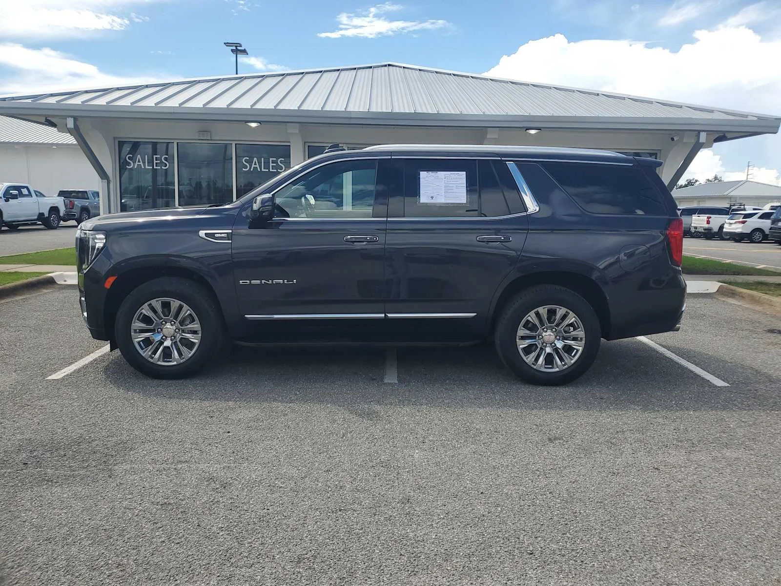 Used 2023 TITANIUM RUSH METALLIC GMC Denali image 2