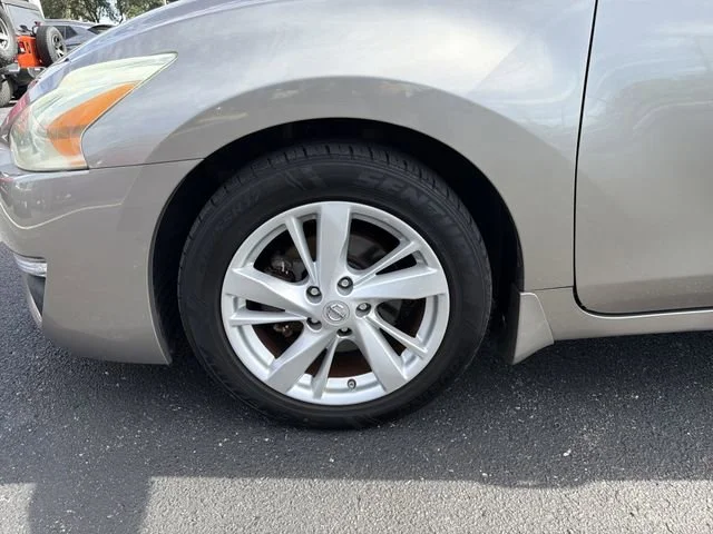 Used 2015  Nissan 2.5 SV image 31
