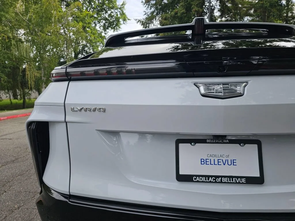 New 2027 Vibrant White Tricoat Cadillac Signature Sport image 16