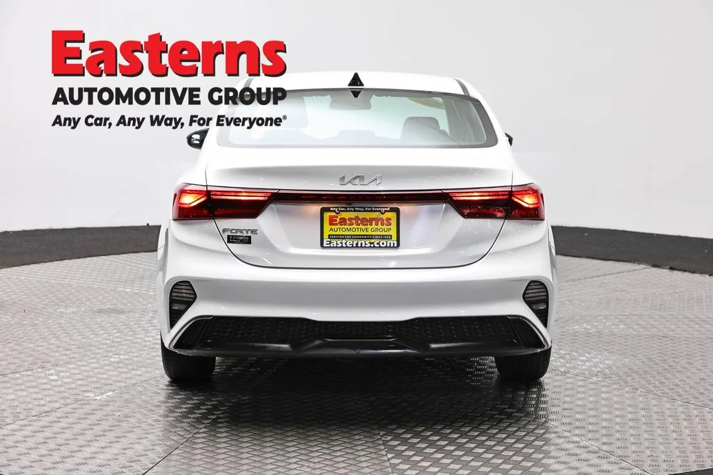 Used 2022 White Kia LXS image 6