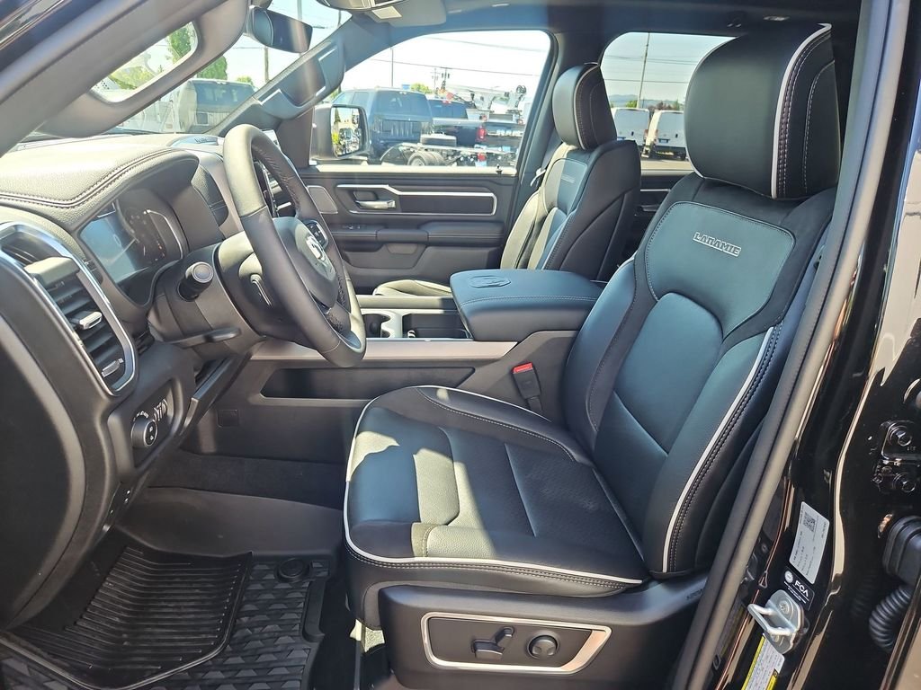 New 2026 Diamond Black Crystal Pearl-Coat Exterior Paint RAM Laramie image 21