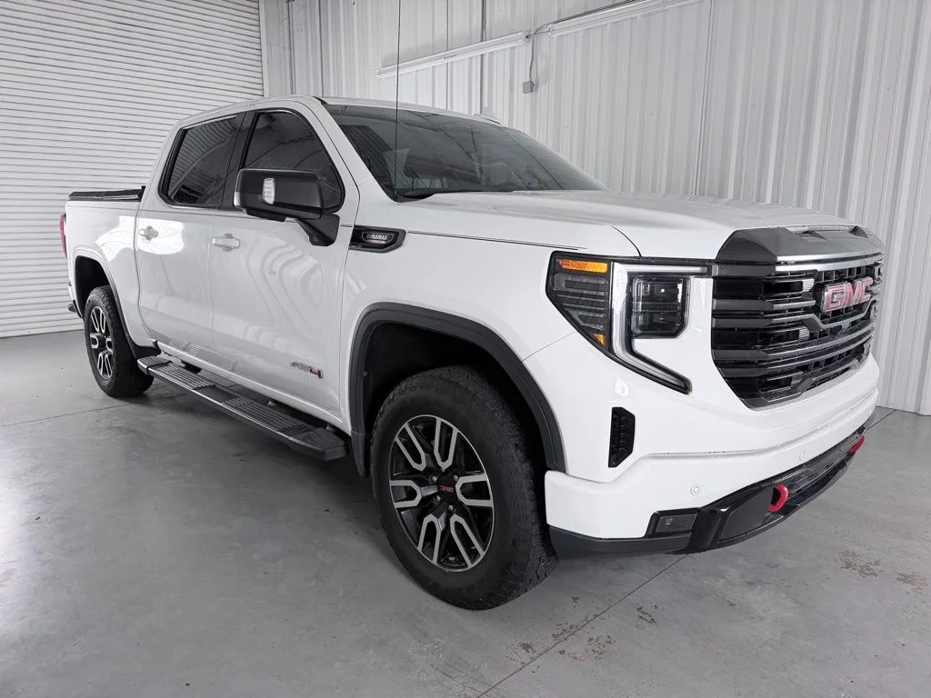 Used 2023 White GMC AT4 image 3